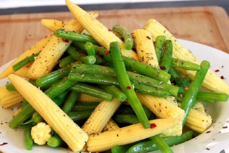 Đậu que xào bắp non