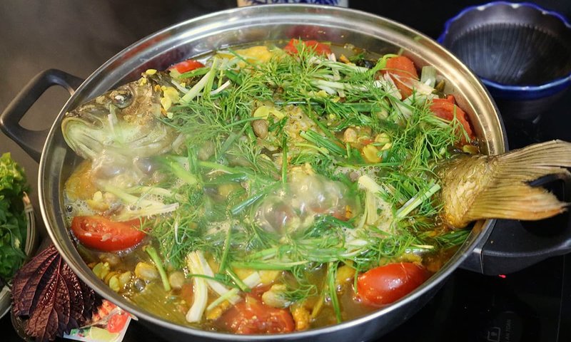 Cách nấu lẩu cá chép om dưa ngọt thanh chua dịu, ăn là mê