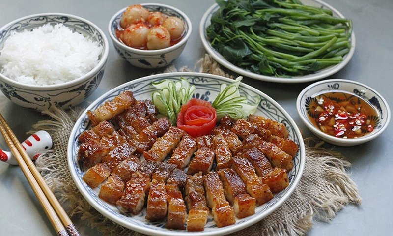 Ba chỉ chiên mắm