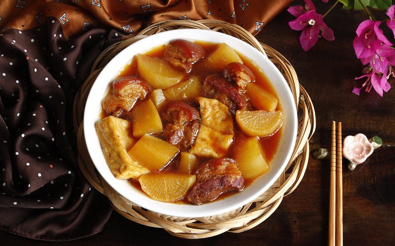  thịt kho củ cải trắng và đậu hũ